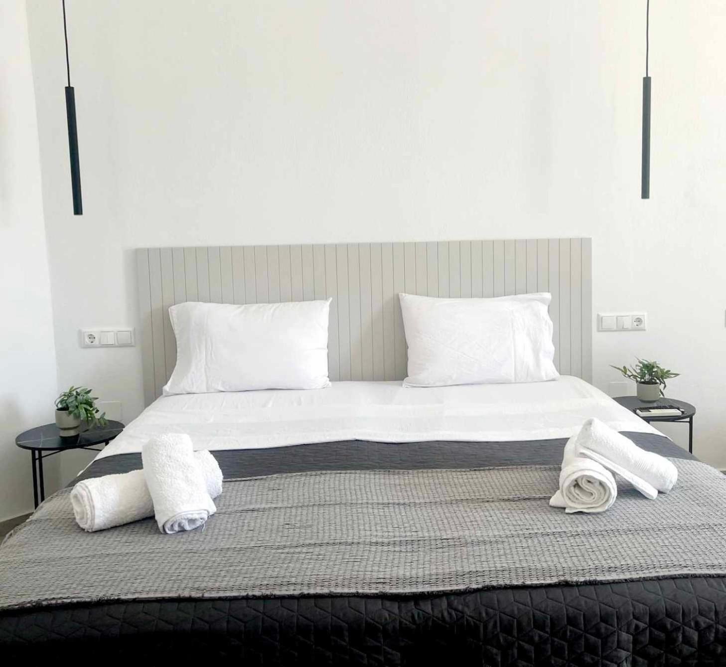 Maya Apartments, Modern And Convenient Apartments With Private Parking Skiathos Town Exterior photo